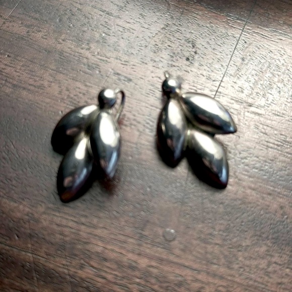MAKE A DEAL DAY !!! Beautiful Taxco Sterling Silver Leaf drop earrings!!! - Picture 1 of 6